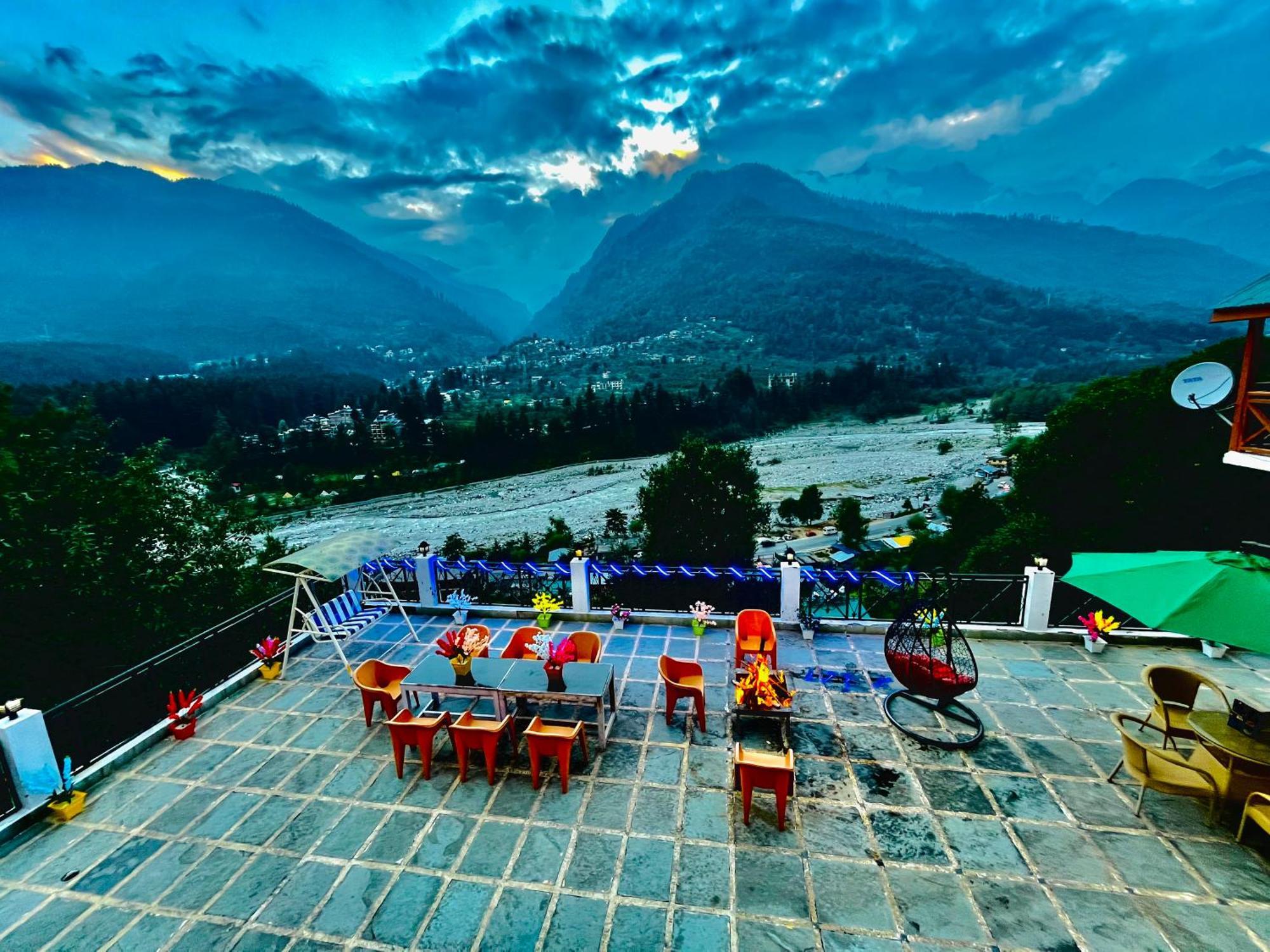 Snow Clad Riverview Hotel & Resort, Manali Exterior photo