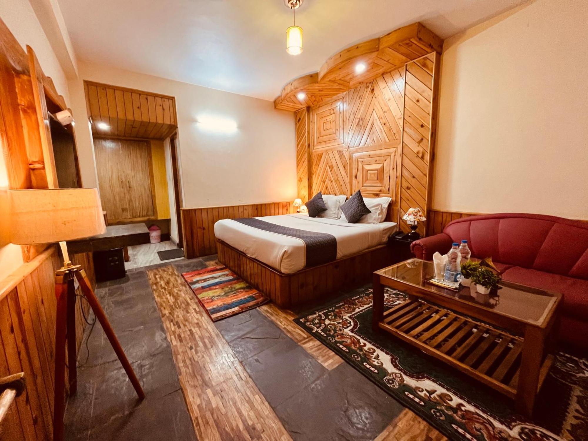 Snow Clad Riverview Hotel & Resort, Manali Exterior photo